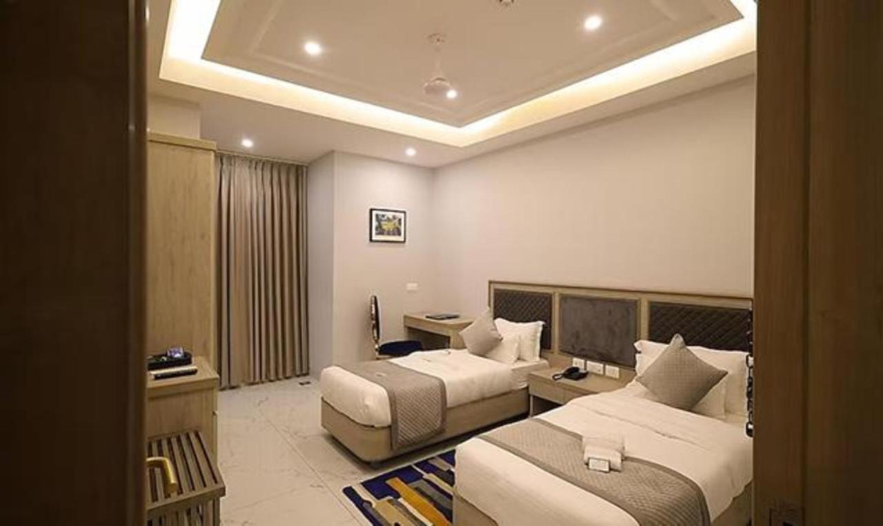 Fabhotel Prime Hampton By Ic'S نويدا المظهر الخارجي الصورة